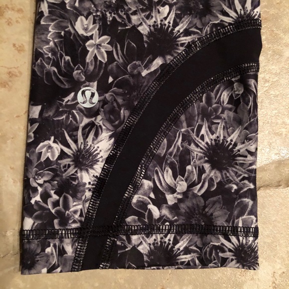 Lululemon floral cropped leggings - Picture 7 of 9
